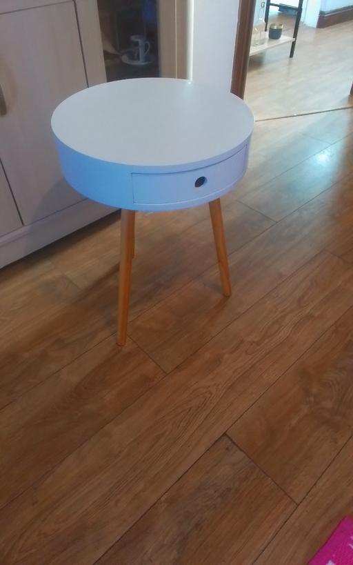 Buy & Sell Swinley Wigan - Photos for STYLISH SIDE TABLE