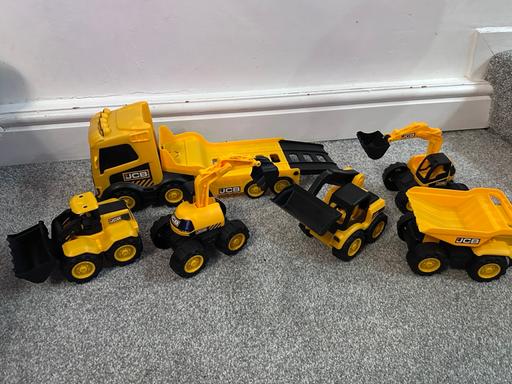 Buy & Sell Bridgtown Cannock Chase - Photos for JCB transporter with 5 digger toys