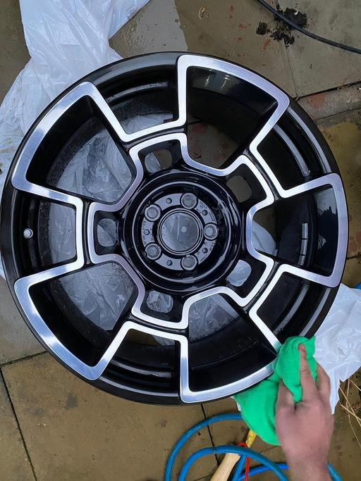 Vehicles Tower Hamlets East London - Photos for Genuine Rolls Royce Fibre Alloy Wheel