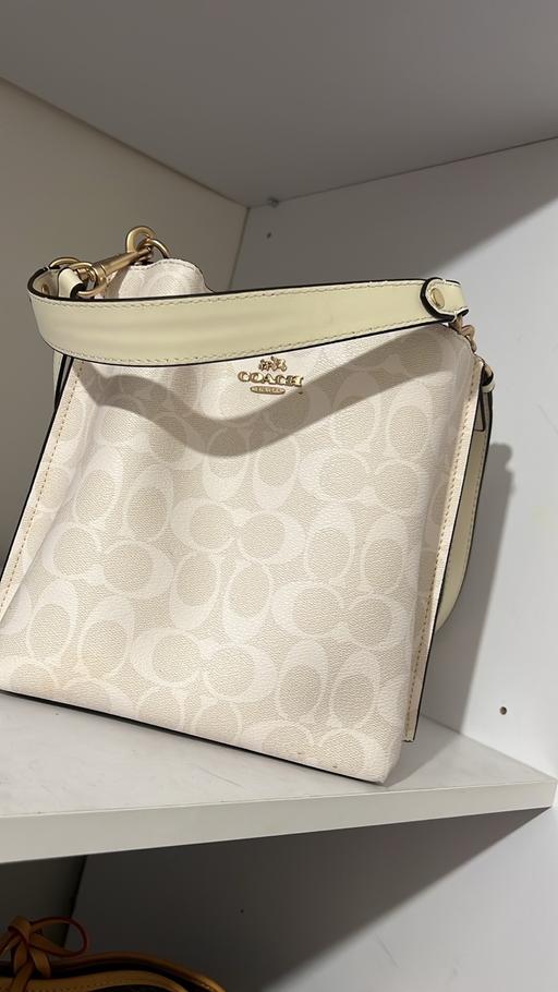 Buy & Sell Charing Cross Central London - Photos for Coach bag
