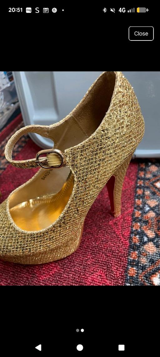 Buy & Sell Hazlemere Buckinghamshire - Photos for Gold glittery platform heels