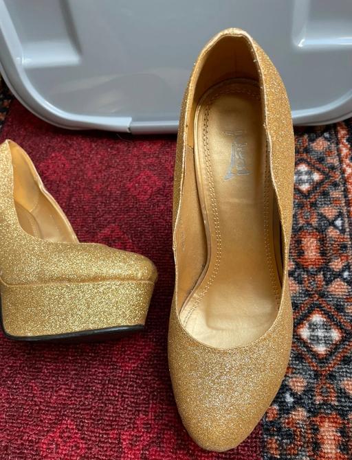 Buy & Sell Four Ashes Buckinghamshire - Photos for Glittery gold platform heels