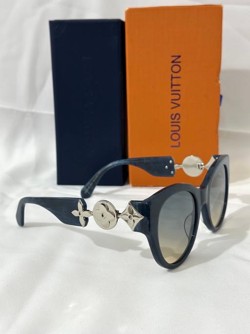 Buy & Sell Bushey Hertsmere - Photos for Women’s Cat eye Sunglasses Blue Silver