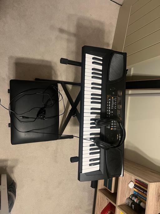 Buy & Sell Kingsford Colchester - Photos for Keyboard, headphones, chair