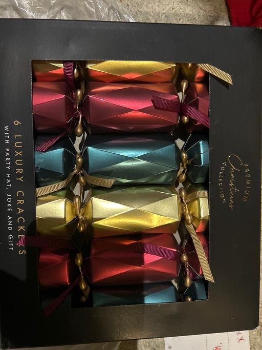 further learning Broadgreen Knowsley - Photos for 6 luxury crackers. Small. New