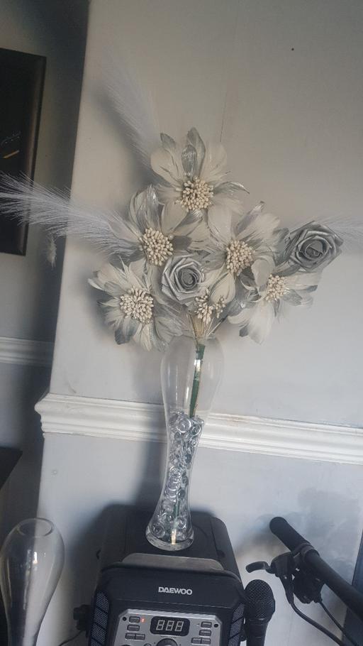 Buy & Sell Ettingshall Wolverhampton - Photos for flowers & vase