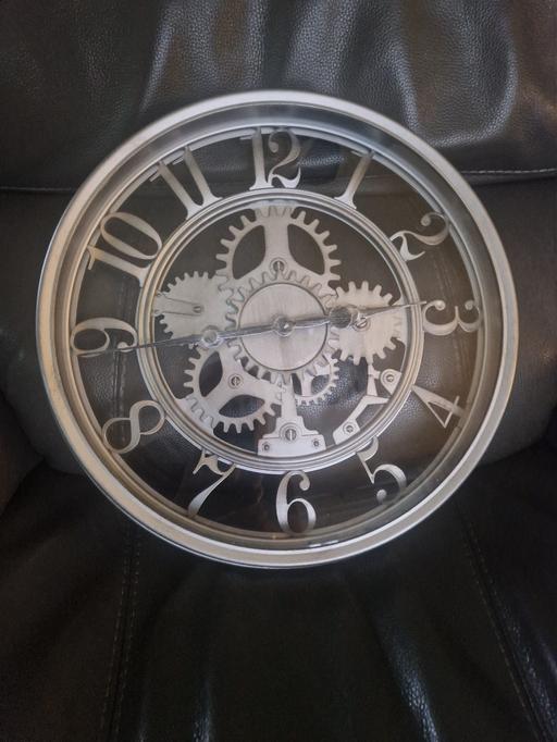 Buy & Sell Scholes Rotherham - Photos for Silver TK max clock never been used