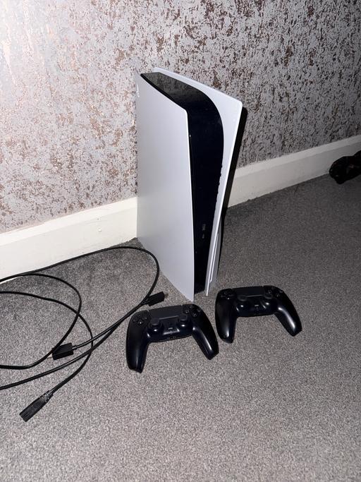 Buy & Sell New Moston Manchester - Photos for Ps5 disc version with 2 controllers