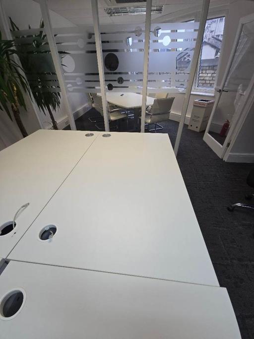 Buy & Sell Barbican Central London - Photos for White Office Desks , excellent condition