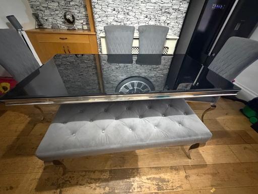 Buy & Sell Audenshaw Tameside - Photos for Glass to dinning table with 4 chairs and a be