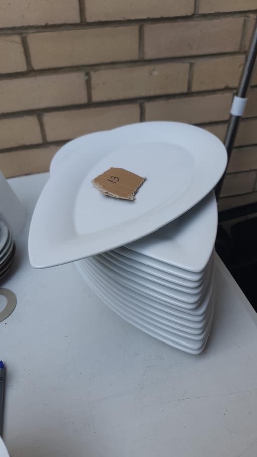 Buy & Sell Camberwell South East London - Photos for Teardrop-shaped white porcelain plates