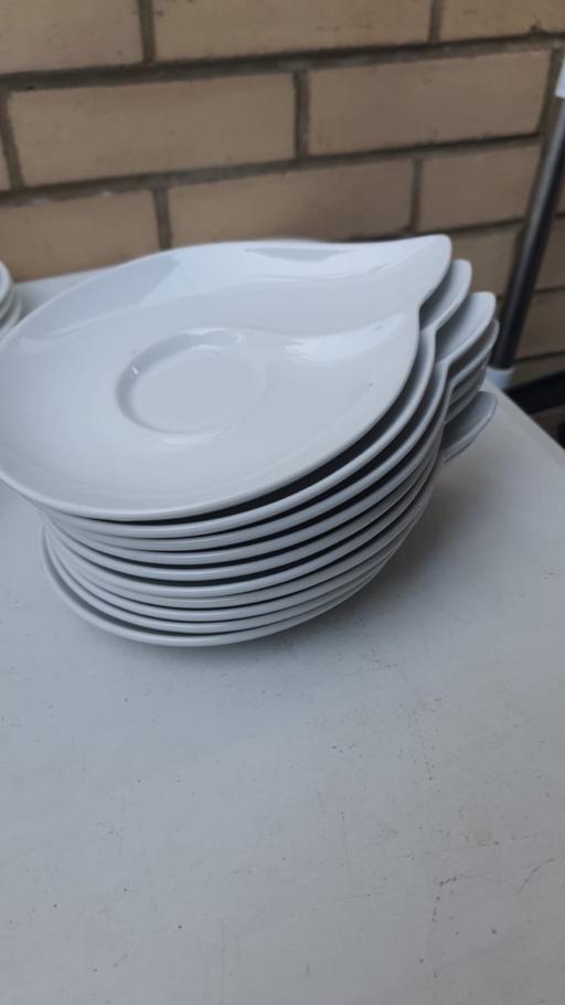 Buy & Sell Camberwell South East London - Photos for Leaf-shaped fine porcelain cup holder plates