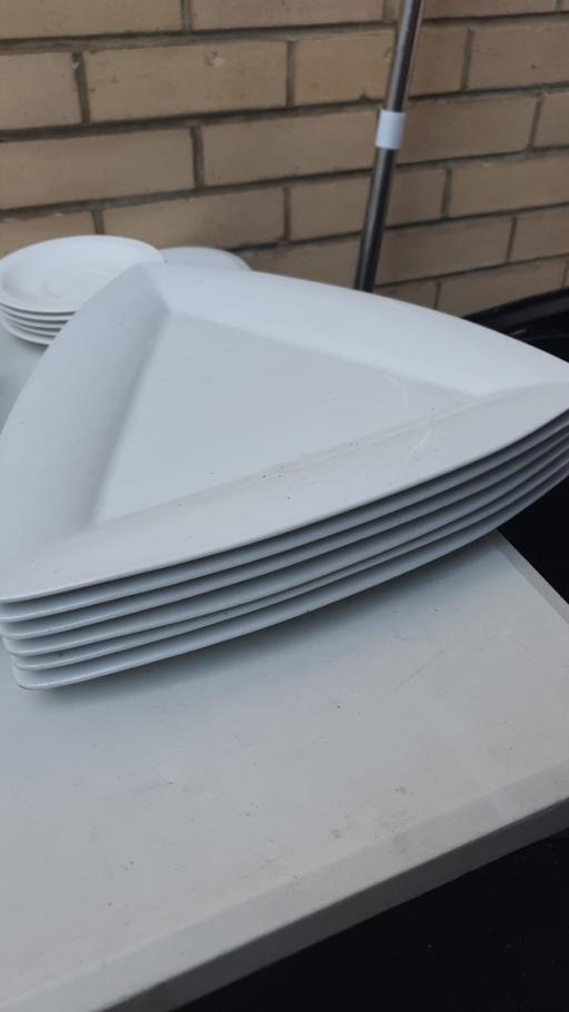 Buy & Sell Denmark Hill South East London - Photos for 6 Triangle porcelain plate
