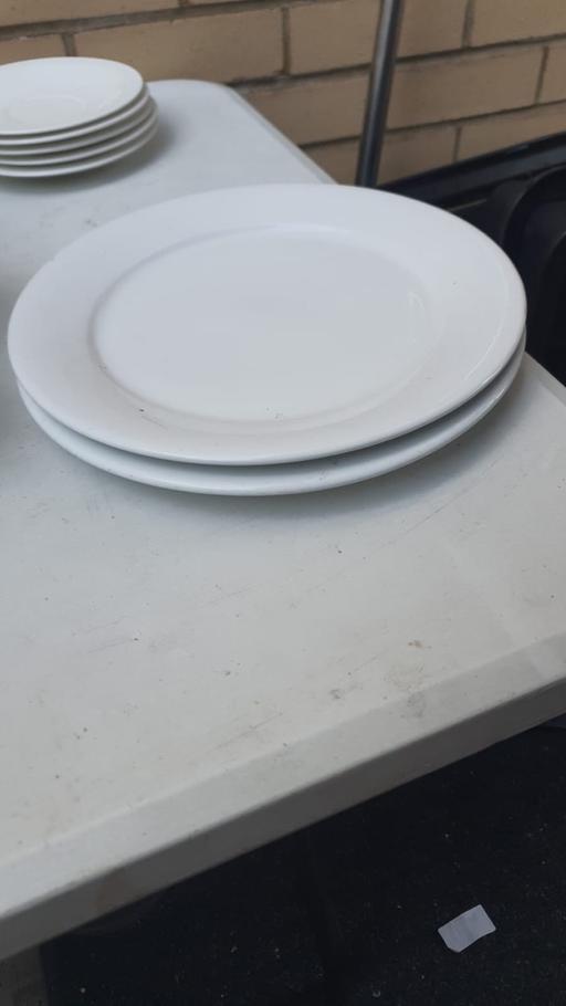 Buy & Sell Camberwell South East London - Photos for 2 Round ceramic plates