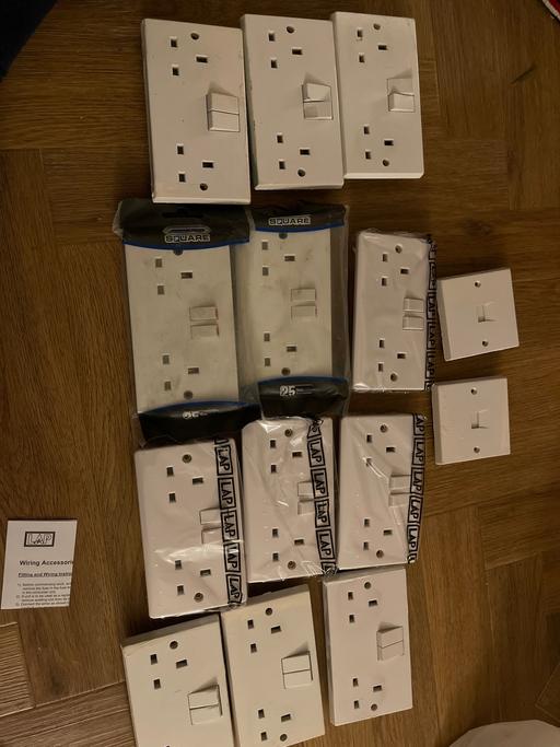 Buy & Sell Civic Centre Manchester - Photos for Plug sockets