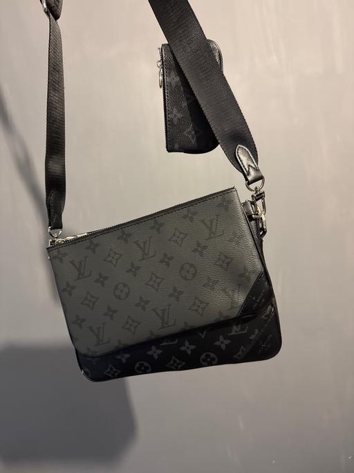 Buy & Sell Thornton Lodge Kirklees - Photos for Lv trio bag
