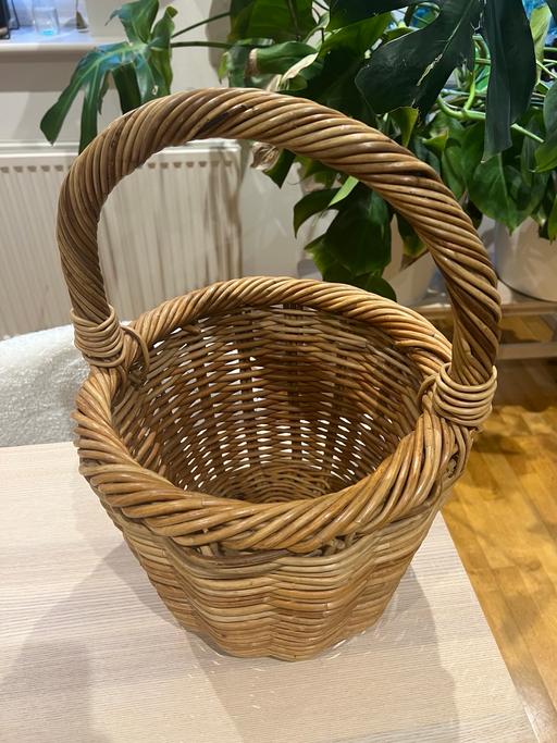Buy & Sell Westferry East London - Photos for Vintage woven basket with handle