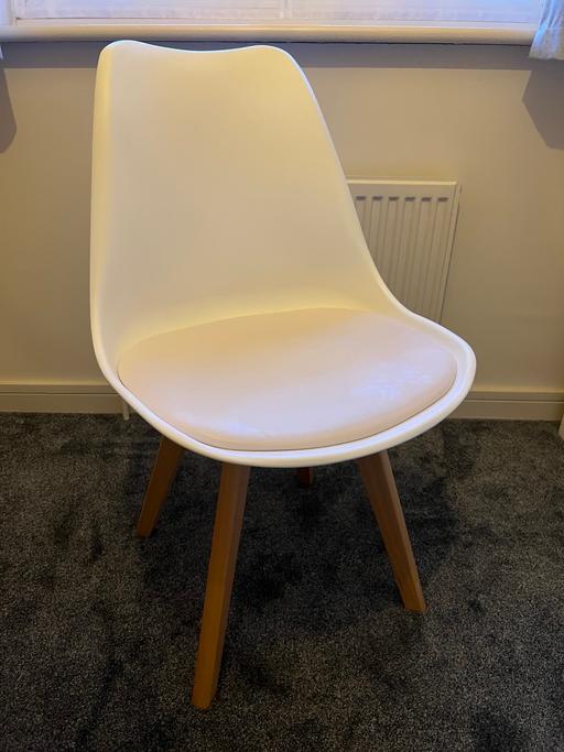 Buy & Sell Westferry East London - Photos for White Scandinavian-style dining chair