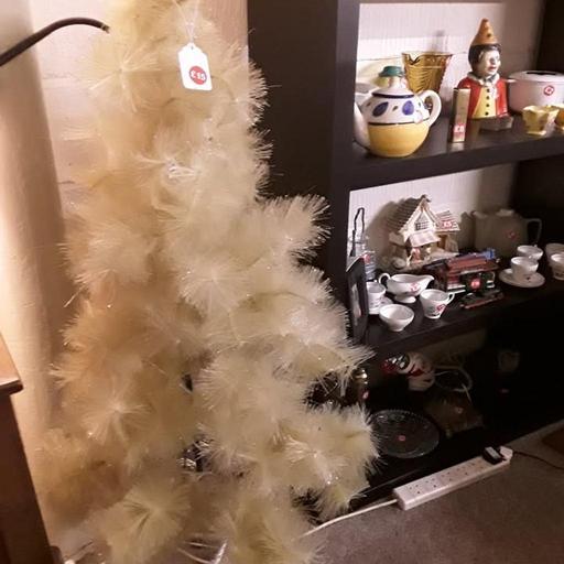 Buy & Sell Saint Pauls Trading Estate Tameside - Photos for Fab vintage gold bushy 5ft Christmas tree