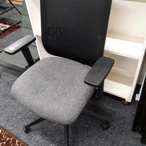 Buy & Sell Saint Pauls Trading Estate Tameside - Photos for Grey & black swivel office chair