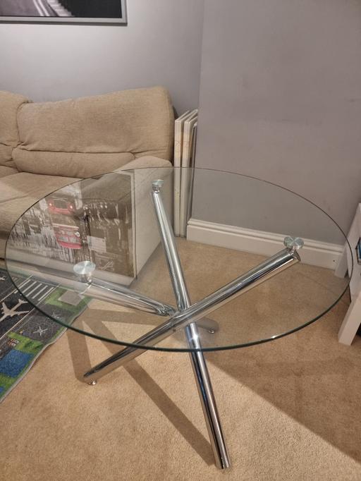 Buy & Sell Harefield Southampton - Photos for Round Glass Dining Table