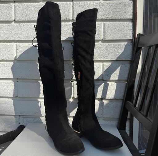 Buy & Sell Colliers Wood South West London - Photos for Knee high boots