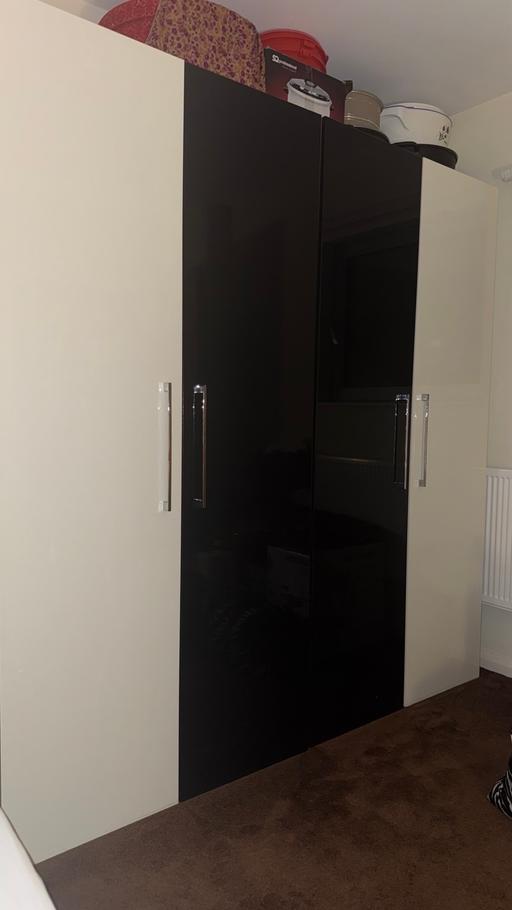 Buy & Sell Westferry East London - Photos for 4 door wardrobe for sale