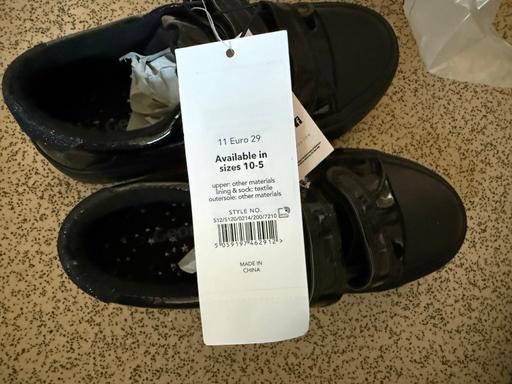 Buy & Sell Dagenham Barking and Dagenham - Photos for Girls trainers