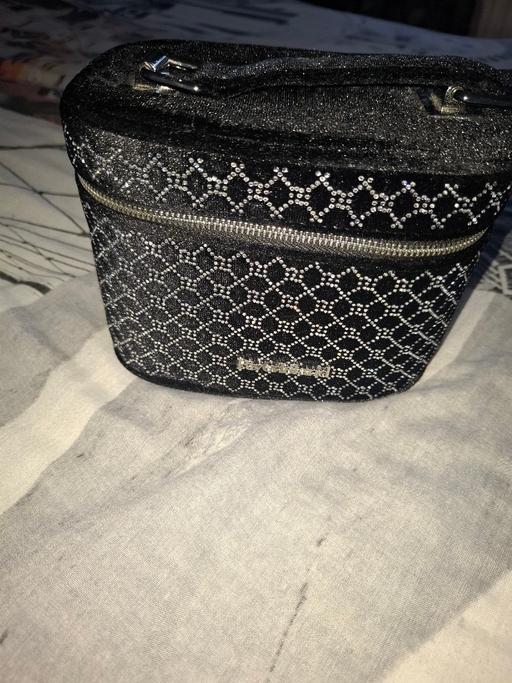 Buy & Sell Dodworth Barnsley - Photos for girls riverisland makeup bag