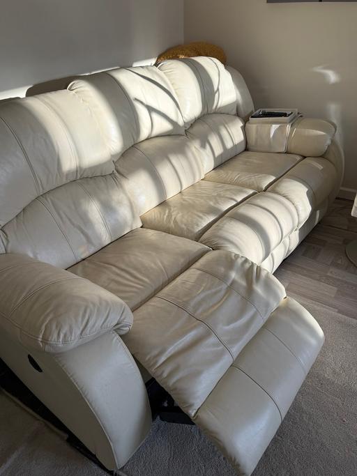 Buy & Sell Bentley Heath Solihull - Photos for 2&3 leather reclining sofa cream