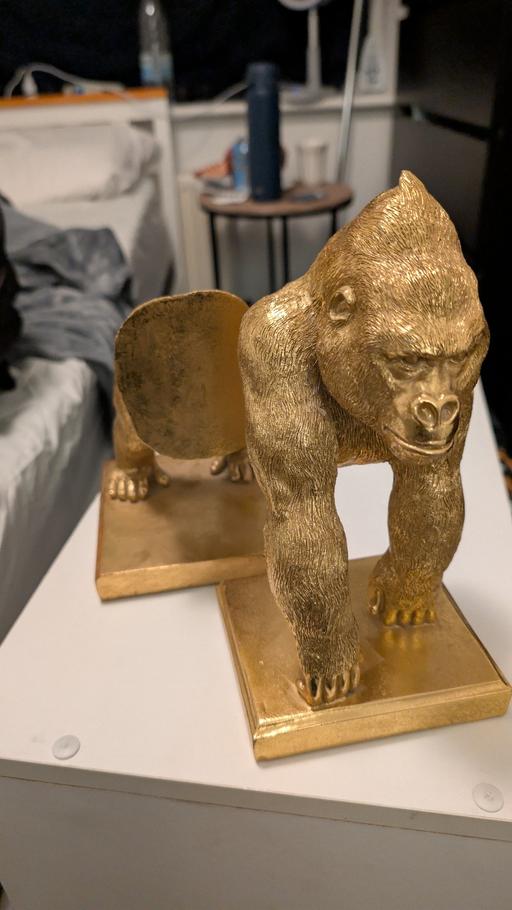 Buy & Sell Blackhorse Road East London - Photos for Decorative gold gorilla