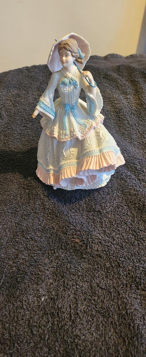 Buy & Sell Wallbrook Dudley - Photos for Wedgwood figurine