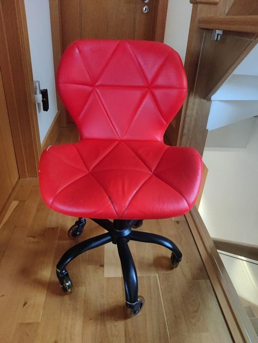 Buy & Sell Charing Cross Central London - Photos for Red Swivel Chair/ Office Chair