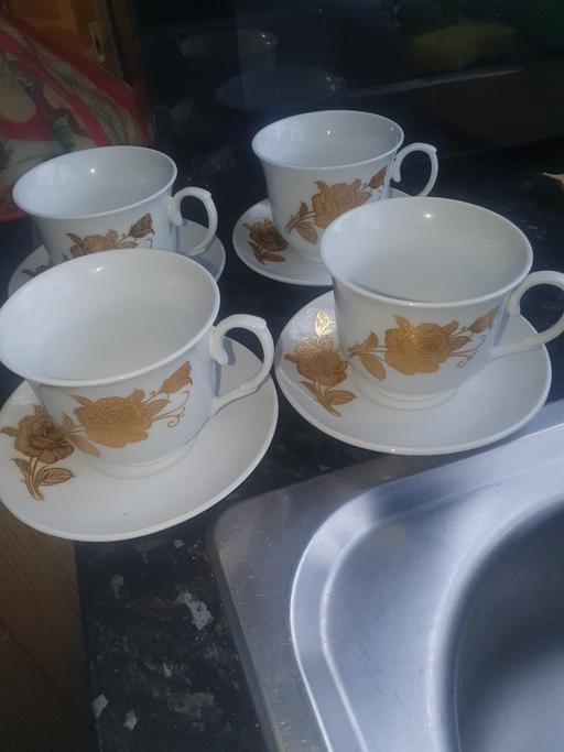 Buy & Sell Pensnett Dudley - Photos for 4, Lovely Cups & Saucers With Gold Leaf, VGC