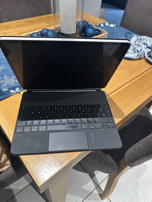 Buy & Sell Woodsetton Dudley - Photos for iPad Pro 13” with Magic Keyboard