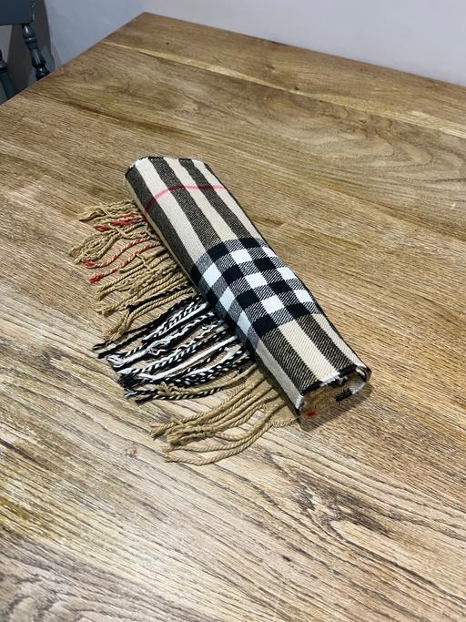 Buy & Sell Newby West Cumberland - Photos for Vintage Burberrys scarf beige