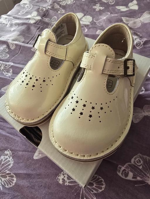 Buy & Sell Weoley Castle Birmingham - Photos for NEW size 5.5 G Clarks baby girls shoes