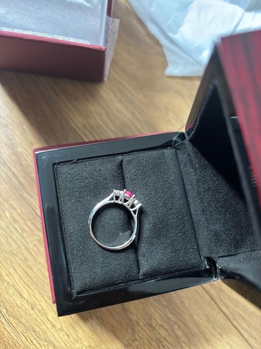 Buy & Sell Atherton Wigan - Photos for 9ct white gold diamond ring