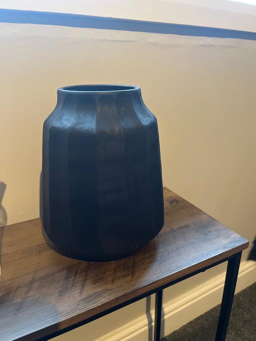 Buy & Sell Cadeby Doncaster - Photos for Beautiful plain shaped large black vase