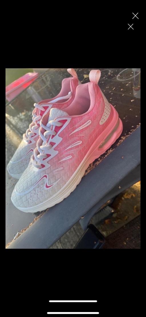 Buy & Sell Conisbrough Doncaster - Photos for Like new size 5 trainers pink and white