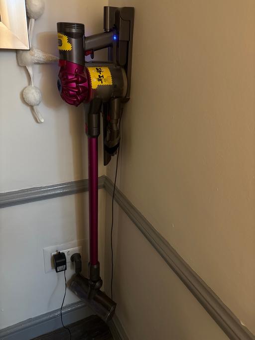 Buy & Sell Woodsetton Dudley - Photos for V7 Dyson cordless hoover