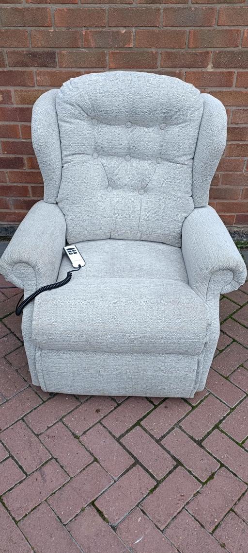 Buy & Sell Cheslyn Hay South Staffordshire - Photos for Electric Rise and Recline Armchair