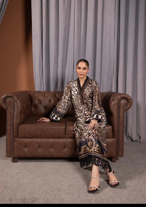 Buy & Sell Barking Barking and Dagenham - Photos for 2 piece beautiful silk fabric suit