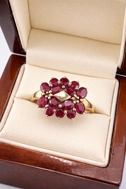 Buy & Sell Harrow on the Hill North West London - Photos for 9ct Gold Ruby Large Vintage Cluster Ring