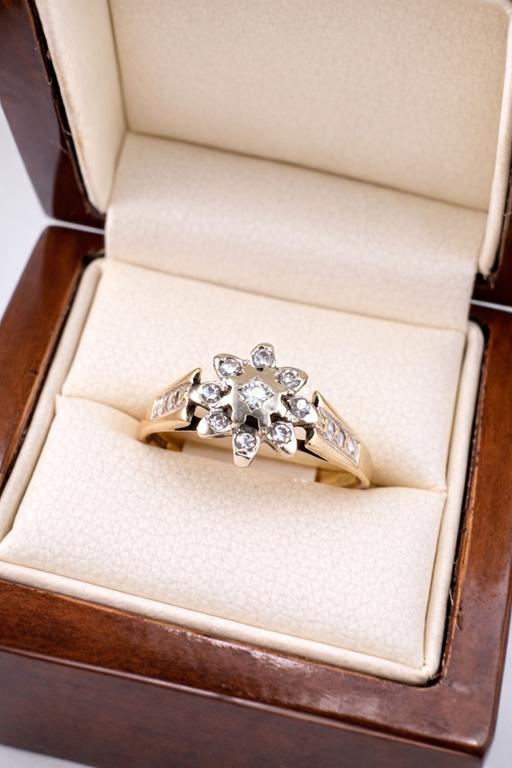Buy & Sell Harrow on the Hill North West London - Photos for 9ct Gold Natural Diamond Floral Cluster Ring