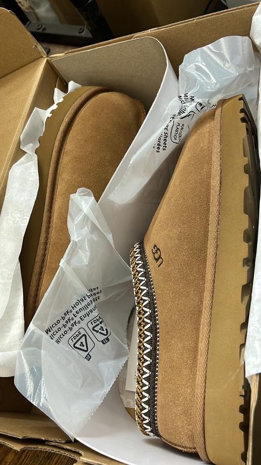 Buy & Sell Shaw Oldham - Photos for ugg shoes /slippers