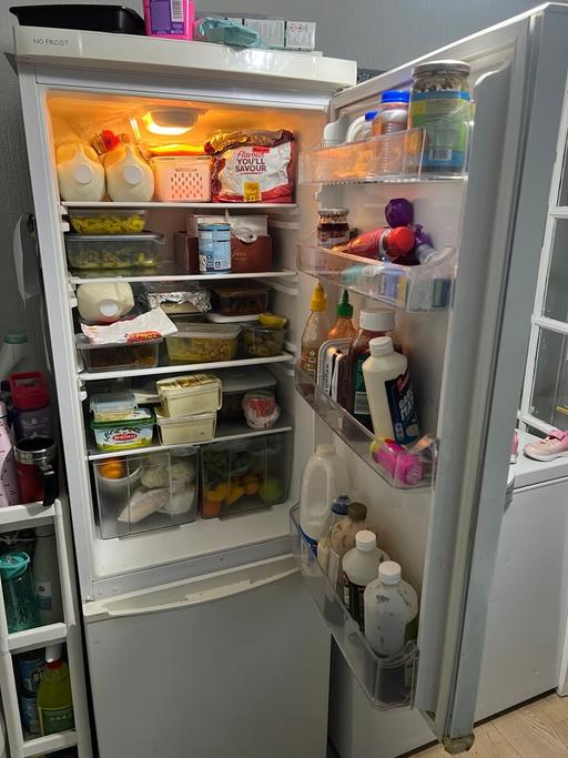 Buy & Sell Birmingham Birmingham - Photos for White fridge freezer no frost
