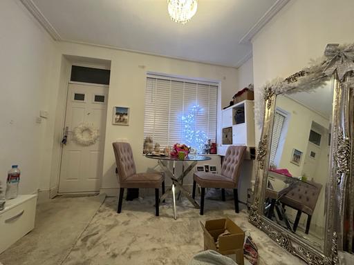 Buy & Sell Oldbury Sandwell - Photos for Glass table and pink velvet chairs