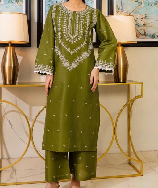 Buy & Sell Barking Barking and Dagenham - Photos for 2 piece embroidered suit