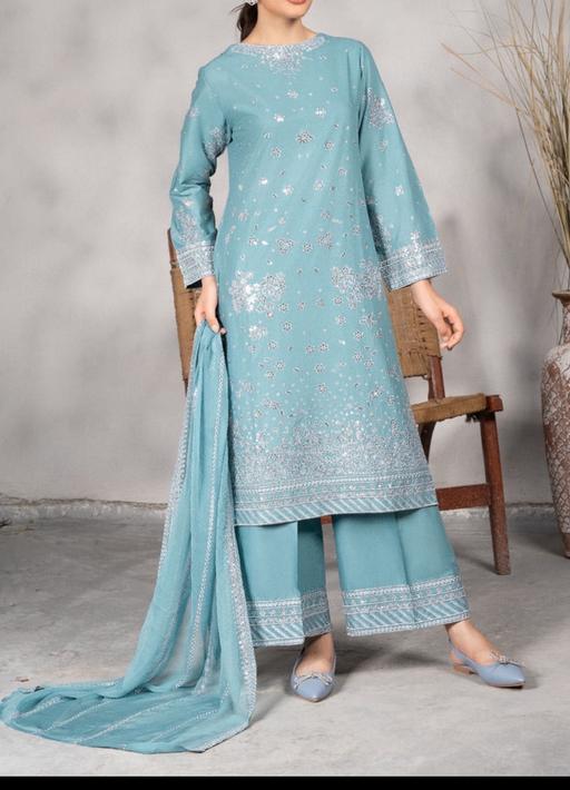 Buy & Sell Barking Barking and Dagenham - Photos for 3 piece khaddar material fancy suit